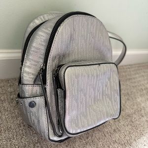 Convertible bag crossbody & backpack